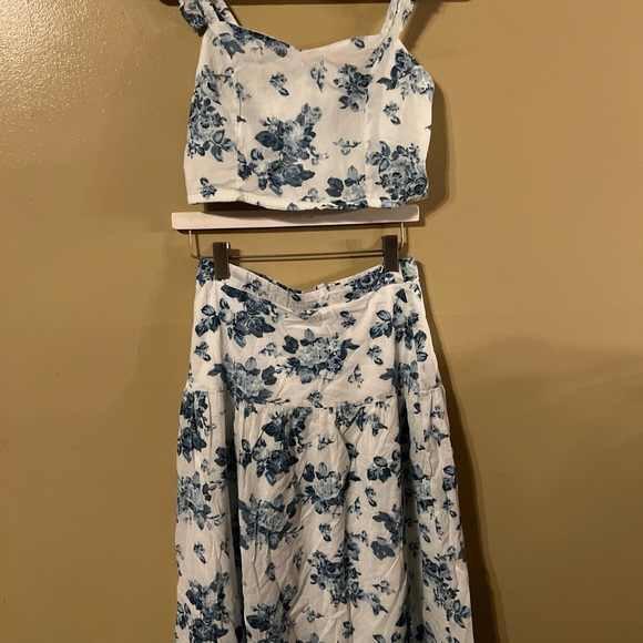 DRA Los Angeles Set Top Sleeve Less- Ruffled Skirt  Floral  Size M- F - Picture 2 of 13